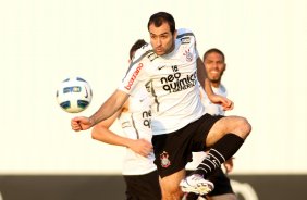Danilo durante treino do Corinthians realizado no Centro de treinamento Joaquim Grava