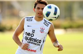 Fabio Santos durante treino do Corinthians realizado no Centro de treinamento Joaquim Grava