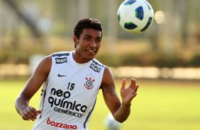 Paulinho durante treino do Corinthians realizado no Centro de treinamento Joaquim Grava