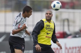 Marquinhos e Adriano durante o treino desta manh no CT Joaquim Grava, no Parque Ecolgico do Tiete, o prximo jogo ser contra o Atltico-GO, domingo, dia 09/10, no Pacaembu, vlida pela 28 rodada do Brasileiro 2011