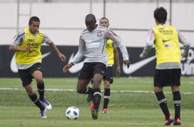 Marquinhos e Douglas durante o treino desta manh no CT Joaquim Grava, no Parque Ecolgico do Tiete, o prximo jogo ser contra o Atltico-GO, domingo, dia 09/10, no Pacaembu, vlida pela 28 rodada do Brasileiro 2011
