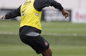O atacante Adriano bate e converte um penalti durante o treino desta manh no CT Joaquim Grava, no Parque Ecolgico do Tiete, o prximo jogo ser contra o Atltico-GO, domingo, dia 09/10, no Pacaembu, vlida pela 28 rodada do Brasileiro 2011
