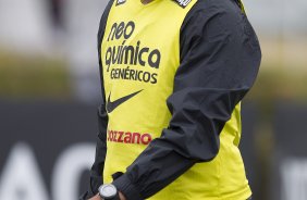 O atacante Adriano durante o treino desta manh no CT Joaquim Grava, no Parque Ecolgico do Tiete, o prximo jogo ser contra o Atltico-GO, domingo, dia 09/10, no Pacaembu, vlida pela 28 rodada do Brasileiro 2011