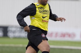 O atacante Adriano durante o treino desta manh no CT Joaquim Grava, no Parque Ecolgico do Tiete, o prximo jogo ser contra o Atltico-GO, domingo, dia 09/10, no Pacaembu, vlida pela 28 rodada do Brasileiro 2011