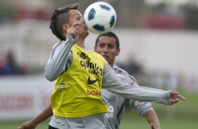 Wesley e Marquinhos durante o treino desta manh no CT Joaquim Grava, no Parque Ecolgico do Tiete, o prximo jogo ser contra o Atltico-GO, domingo, dia 09/10, no Pacaembu, vlida pela 28 rodada do Brasileiro 2011