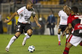 Adriano durante a partida entre Corinthians x Atlético-GO, realizada esta noite no estádio do Pacaembu, válida pela 28ª rodada do Campeonato Brasileiro de 2011