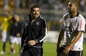Bruno Mazziotti, fisioterapeuta que cuidou de Adriano(d) durante a partida entre Corinthians x Atlético-GO, realizada esta noite no estádio do Pacaembu, válida pela 28ª rodada do Campeonato Brasileiro de 2011