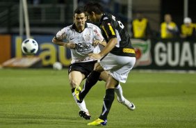 Leandro Castn e Elkesson durante a partida entre Corinthians x Botafogo, realizada esta noite no estdio do Pacaembu, vlida pela 29 rodada do Campeonato Brasileiro de 2011