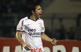 Willian durante a partida entre Corinthians x Botafogo, realizada esta noite no estádio do Pacaembu, válida pela 29ª rodada do Campeonato Brasileiro de 2011