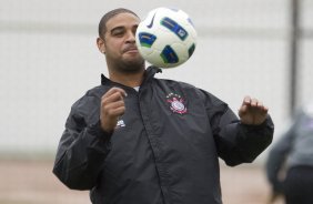 Adriano durante o treino desta manh no CT Joaquim Grava, no Parque Ecolgico do Tiete, o prximo jogo ser contra o Cruzeiro, amanh, domingo, dia 16/10, na Serejo, vlida pela 30 rodada do Brasileiro 2011