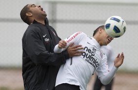 Adriano e Ralf durante o treino desta manh no CT Joaquim Grava, no Parque Ecolgico do Tiete, o prximo jogo ser contra o Cruzeiro, amanh, domingo, dia 16/10, na Serejo, vlida pela 30 rodada do Brasileiro 2011