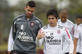 Leandro Castn e Willian durante o treino desta manh no CT Joaquim Grava, no Parque Ecolgico do Tiete, o prximo jogo ser contra o Cruzeiro, amanh, domingo, dia 16/10, na Serejo, vlida pela 30 rodada do Brasileiro 2011