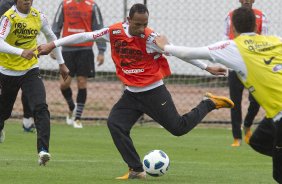 Liedson durante o treino desta manh no CT Joaquim Grava, no Parque Ecolgico do Tiete, o prximo jogo ser contra o Cruzeiro, amanh, domingo, dia 16/10, na Serejo, vlida pela 30 rodada do Brasileiro 2011