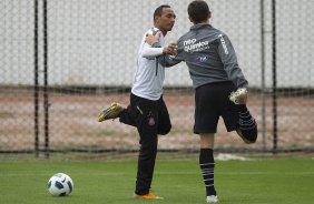 Liedson e Alex durante o treino desta manh no CT Joaquim Grava, no Parque Ecolgico do Tiete, o prximo jogo ser contra o Cruzeiro, amanh, domingo, dia 16/10, na Serejo, vlida pela 30 rodada do Brasileiro 2011