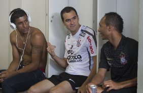 Paulinho; Danilo e Liedson nos vestirios antes da partida entre Cruzeiro x Corinthians, realizada esta tarde no estdio da Arena do Jacar, em Sete Lagoas/MG, vlida pela 30 rodada do Campeonato Brasileiro de 2011