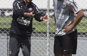 Adriano com o prepador fsico Fabio Mahseredjian durante o treino na academia esta manh no CT Joaquim Grava, no Parque Ecolgico do Tiete, o prximo jogo ser contra o Internacional/RS, domingo, dia 23/10, no estdio Beira-Rio, vlida pela 31 rodada do Brasileiro 2011