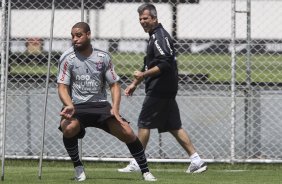 Adriano com o prepador fsico Fabio Mahseredjian durante o treino na academia esta manh no CT Joaquim Grava, no Parque Ecolgico do Tiete, o prximo jogo ser contra o Internacional/RS, domingo, dia 23/10, no estdio Beira-Rio, vlida pela 31 rodada do Brasileiro 2011