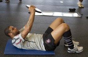 Adriano durante o treino na academia esta manh no CT Joaquim Grava, no Parque Ecolgico do Tiete, o prximo jogo ser contra o Internacional/RS, domingo, dia 23/10, no estdio Beira-Rio, vlida pela 31 rodada do Brasileiro 2011