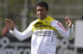 Paulinho durante o treino esta tarde no CT Joaquim Grava, no Parque Ecolgico do Tiete, o prximo jogo ser contra o Internacional/RS, domingo, dia 23/10, no estdio Beira-Rio, vlida pela 31 rodada do Brasileiro 2011