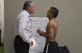 Tite e Jorge Henrique nos vestiários antes da partida entre Internacional/RS x Corinthians, realizada esta tarde no estádio Beira Rio, em Porto Alegre/RS, válida pela 31ª rodada do Campeonato Brasileiro de 2011