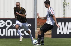 Bruno Octavio(d) durante o jogo treino contra o So Bernardo esta manh no CT Joaquim Grava, no Parque Ecolgico do Tiete, o prximo jogo ser contra o Ava, domingo, dia 30/10, no Pacaembu, vlida pela 32 rodada do Brasileiro 2011