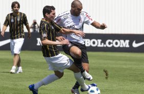 O atacante Adriano durante o jogo treino contra o So Bernardo esta manh no CT Joaquim Grava, no Parque Ecolgico do Tiete, o prximo jogo ser contra o Ava, domingo, dia 30/10, no Pacaembu, vlida pela 32 rodada do Brasileiro 2011