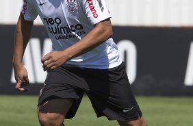 O atacante Adriano durante o jogo treino contra o So Bernardo esta manh no CT Joaquim Grava, no Parque Ecolgico do Tiete, o prximo jogo ser contra o Ava, domingo, dia 30/10, no Pacaembu, vlida pela 32 rodada do Brasileiro 2011