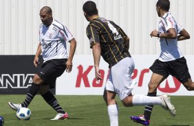 O atacante Adriano durante o jogo treino contra o So Bernardo esta manh no CT Joaquim Grava, no Parque Ecolgico do Tiete, o prximo jogo ser contra o Ava, domingo, dia 30/10, no Pacaembu, vlida pela 32 rodada do Brasileiro 2011