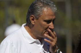 Tite durante o treino desta manh no CT Joaquim Grava, no Parque Ecolgico do Tiete, o prximo jogo ser contra o Ava, domingo, dia 30/10, no Pacaembu, vlida pela 32 rodada do Brasileiro 2011