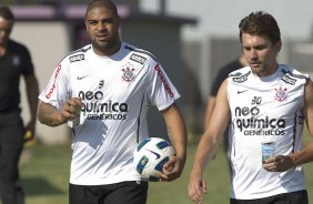 Adriano e Paulo Andr durante o treino desta tarde no CT Joaquim Grava, no Parque Ecolgico do Tiete, o prximo jogo ser contra o Ava, domingo, dia 30/10, no Pacaembu, vlida pela 32 rodada do Brasileiro 2011