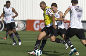 Adriano e Paulo Andr durante o treino desta tarde no CT Joaquim Grava, no Parque Ecolgico do Tiete, o prximo jogo ser contra o Ava, domingo, dia 30/10, no Pacaembu, vlida pela 32 rodada do Brasileiro 2011