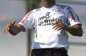 Emerson durante o treino desta tarde no CT Joaquim Grava, no Parque Ecolgico do Tiete, o prximo jogo ser contra o Ava, domingo, dia 30/10, no Pacaembu, vlida pela 32 rodada do Brasileiro 2011