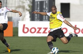 Leandro Castn e Adriano durante o treino desta tarde no CT Joaquim Grava, no Parque Ecolgico do Tiete, o prximo jogo ser contra o Ava, domingo, dia 30/10, no Pacaembu, vlida pela 32 rodada do Brasileiro 2011