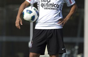 O atacante Emerson durante o treino desta tarde no CT Joaquim Grava, no Parque Ecolgico do Tiete, o prximo jogo ser contra o Ava, domingo, dia 30/10, no Pacaembu, vlida pela 32 rodada do Brasileiro 2011