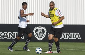 Paulinho e Adriano durante o treino desta tarde no CT Joaquim Grava, no Parque Ecolgico do Tiete, o prximo jogo ser contra o Ava, domingo, dia 30/10, no Pacaembu, vlida pela 32 rodada do Brasileiro 2011