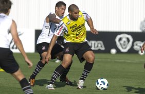 Ralf e Adriano durante o treino desta tarde no CT Joaquim Grava, no Parque Ecolgico do Tiete, o prximo jogo ser contra o Ava, domingo, dia 30/10, no Pacaembu, vlida pela 32 rodada do Brasileiro 2011