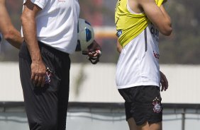 Alex e Tite durante o treino desta manh no CT Joaquim Grava, no Parque Ecolgico do Tiete, o prximo jogo ser contra o Ava, amanh, domingo, dia 30/10, no Pacaembu, vlida pela 32 rodada do Brasileiro 2011