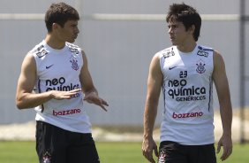 Alex e Willian durante o treino desta manh no CT Joaquim Grava, no Parque Ecolgico do Tiete, o prximo jogo ser contra o Ava, amanh, domingo, dia 30/10, no Pacaembu, vlida pela 32 rodada do Brasileiro 2011