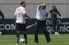 Danilo e Tite durante o treino desta manh no CT Joaquim Grava, no Parque Ecolgico do Tiete, o prximo jogo ser contra o Ava, amanh, domingo, dia 30/10, no Pacaembu, vlida pela 32 rodada do Brasileiro 2011