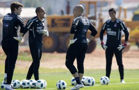 Os goleiros: Renan; Danilo Fernandes; Julio Cesar e Henerique durante o treino desta manh no CT Joaquim Grava, no Parque Ecolgico do Tiete, o prximo jogo ser contra o Ava, amanh, domingo, dia 30/10, no Pacaembu, vlida pela 32 rodada do Brasileiro 2011