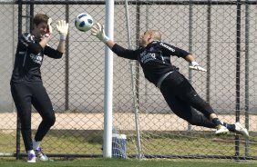 Os goleiros Renan e Julio Cesar durante o treino desta manh no CT Joaquim Grava, no Parque Ecolgico do Tiete, o prximo jogo ser contra o Ava, amanh, domingo, dia 30/10, no Pacaembu, vlida pela 32 rodada do Brasileiro 2011