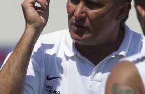 Tite durante o treino desta manh no CT Joaquim Grava, no Parque Ecolgico do Tiete, o prximo jogo ser contra o Ava, amanh, domingo, dia 30/10, no Pacaembu, vlida pela 32 rodada do Brasileiro 2011