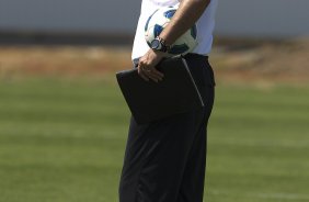 Tite durante o treino desta manh no CT Joaquim Grava, no Parque Ecolgico do Tiete, o prximo jogo ser contra o Ava, amanh, domingo, dia 30/10, no Pacaembu, vlida pela 32 rodada do Brasileiro 2011