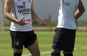 Willian e Paulinho durante o treino desta manh no CT Joaquim Grava, no Parque Ecolgico do Tiete, o prximo jogo ser contra o Ava, amanh, domingo, dia 30/10, no Pacaembu, vlida pela 32 rodada do Brasileiro 2011