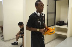 Bruno Octavio e Liedson nos vestiários antes da partida entre Corinthians x Avaí, realizada esta tarde no estádio do Pacaembu, válida pela 32ª rodada do Campeonato Brasileiro de 2011