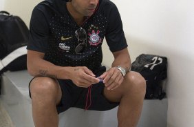 Emerson nos vestirios antes da partida entre Corinthians x Ava, realizada esta tarde no estdio do Pacaembu, vlida pela 32 rodada do Campeonato Brasileiro de 2011