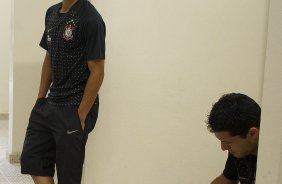 Matheus e Bruno Octavio nos vestirios antes da partida entre Corinthians x Ava, realizada esta tarde no estdio do Pacaembu, vlida pela 32 rodada do Campeonato Brasileiro de 2011