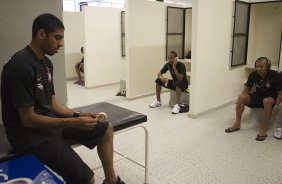 Wallace ; Liedson e Emerson nos vestiários antes da partida entre Corinthians x Avaí, realizada esta tarde no estádio do Pacaembu, válida pela 32ª rodada do Campeonato Brasileiro de 2011