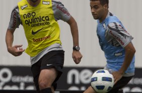 Danilo e Welder durante o treino desta manh no CT Joaquim Grava, no Parque Ecolgico do Tiete, o prximo jogo ser contra o Amrica-MG, domingo, dia 05/11, no Parque do Sabia, em Uberlandia/MG, vlida pela 33 rodada do Brasileiro 2011