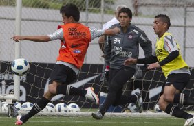 Matheus; Henrique e Ralf durante o treino desta manh no CT Joaquim Grava, no Parque Ecolgico do Tiete, o prximo jogo ser contra o Amrica-MG, domingo, dia 05/11, no Parque do Sabia, em Uberlandia/MG, vlida pela 33 rodada do Brasileiro 2011